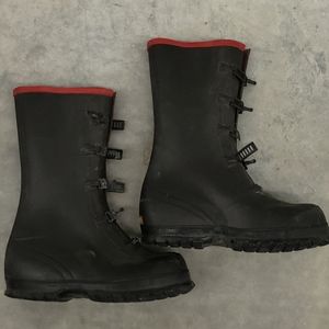 Servus black overboots with buckles size 9